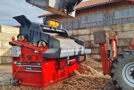 Hackschnitzelsieben rote siebanlage kleine siebanlage große siebanlage gute siebanlage deutsche siebanlage