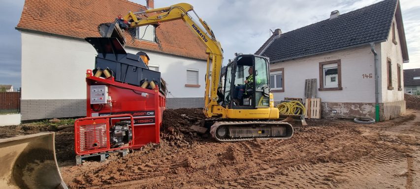 Siebanlage Aushub Aushubaufbereitung Aushub sortieren Aushub Siebtechnik Aushub fraktionen trennen Aushub Siebmaschine Bauaushub Siebanlage