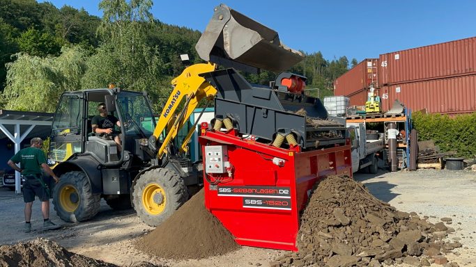 Siebanlage Mutterboden Boden Siebmaschine Erde Siebanlage Mutterbodenaufbereitung Siebtechnik Boden Bodenrecycling Erde sortieren Mutterbode