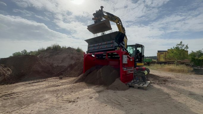 Siebanlage Mutterboden Boden Siebmaschine Erde Siebanlage Mutterbodenaufbereitung Siebtechnik Boden Bodenrecycling Erde sortieren Mutterbode