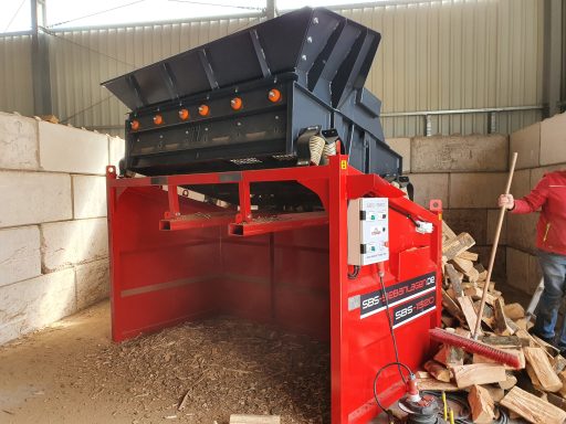 Siebanlage Brennholz Brennholzsortierung Holzfraktionen Brennholz trennen Holzsiebung Brennmaterial Verarbeitung Brennholzsortierer Siebtech